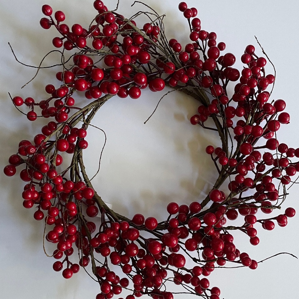 Crate and Barrel Mini Red Berry Wreath 14" NWT
